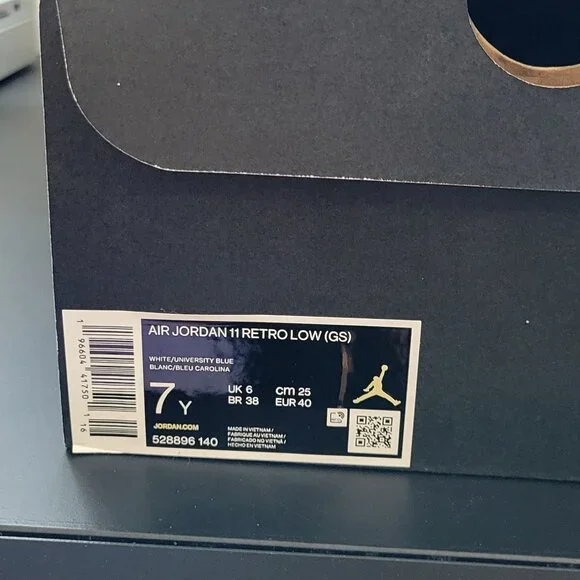 Air Jordan 11 Cement Grey - Picture 8 of 8